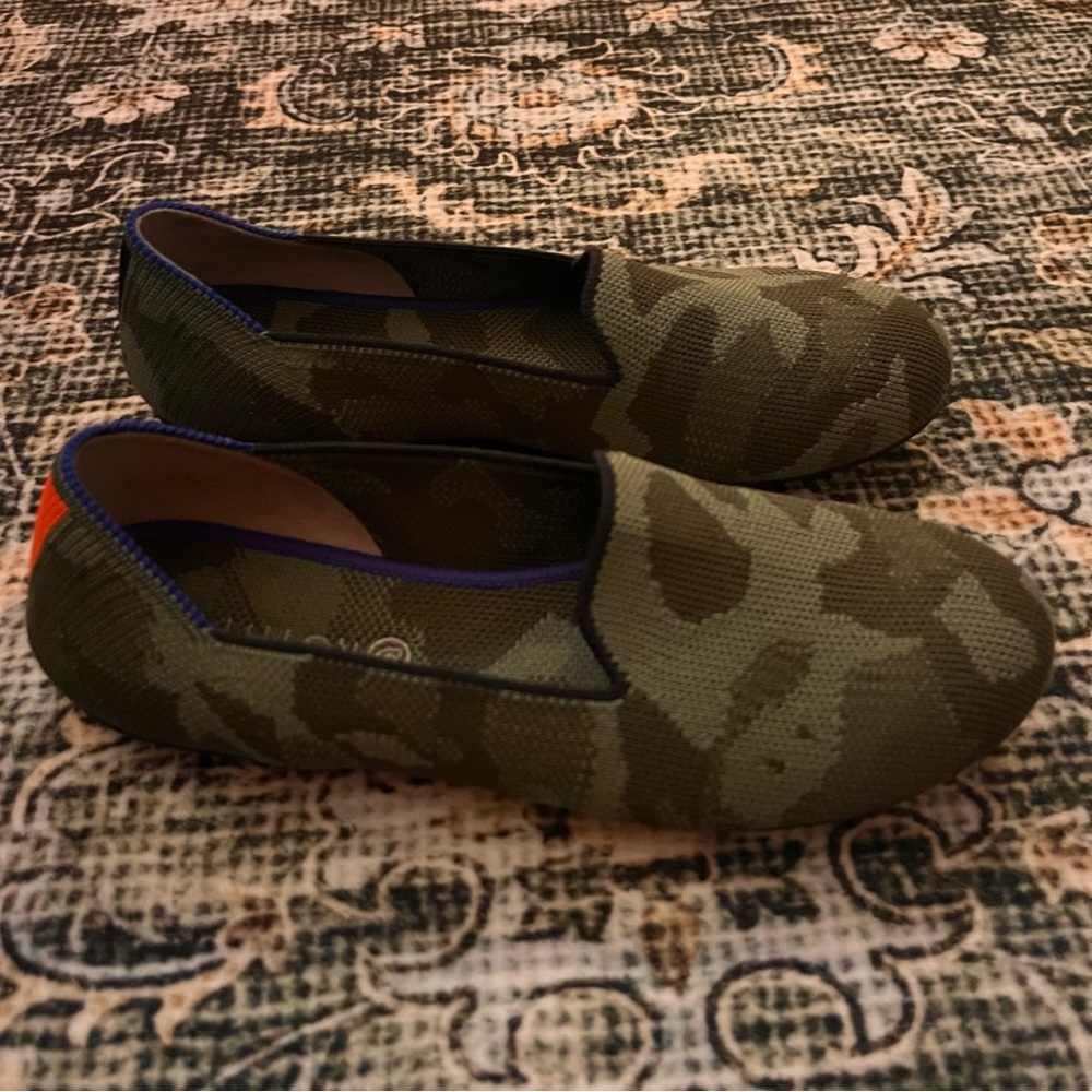 Rothys The Loafer Kids Camo Girl Size 4 Slip On - Picture 3 of 7